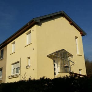 Travaux ravalement de façades jaune Lunéville - isolation thermique extérieure- pose de gouttière